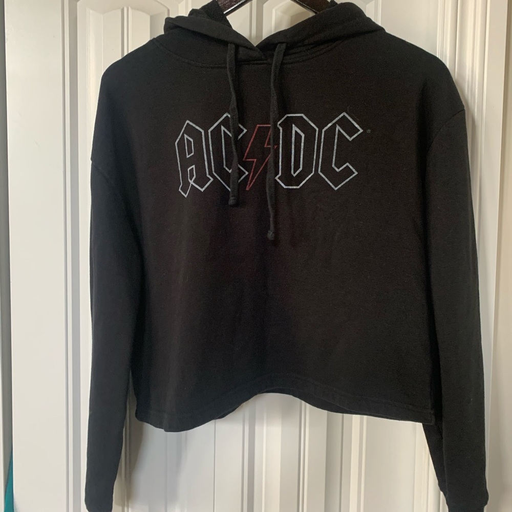 Sz medium ladies AC/DC
Slightly Cropped  hoodie